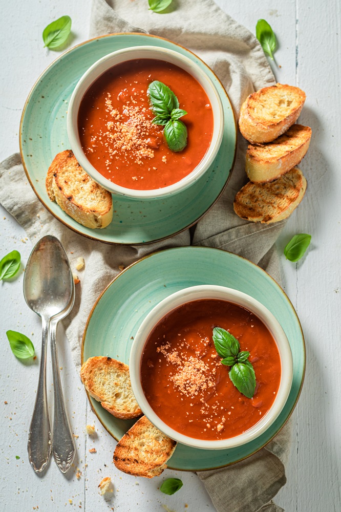 Slow Cooker Roasted Tomato Basil Soup